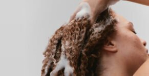 How to Get More Defined Curls in the Shower– OLAPLEX Inc.